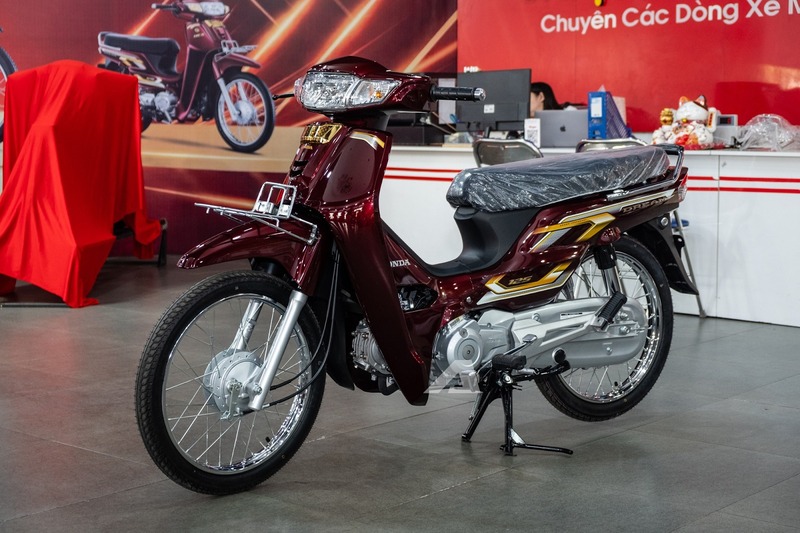Phiên bản Honda Dream NCX 2026 màu đỏ với giá lên đến 155 triệu
